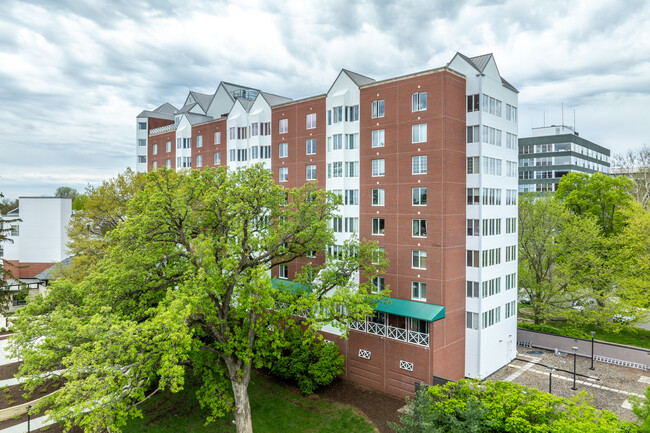 Wesley Central in Des Moines, IA - Foto de edificio - Building Photo