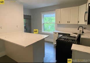 2 Cottage St in Boston, MA - Building Photo - Building Photo