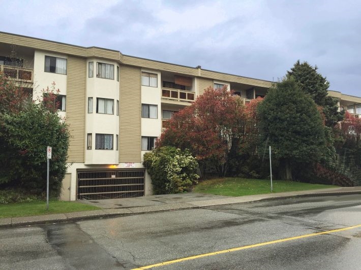 Westside Apartments in North Vancouver, BC - Building Photo