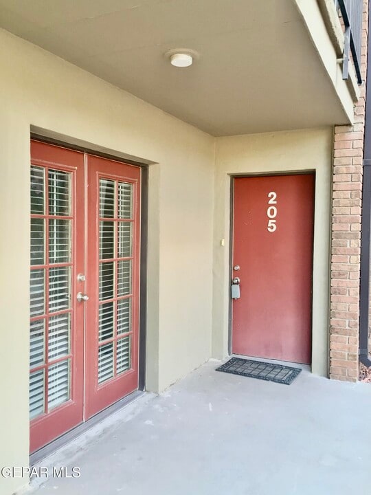 4433 N Stanton St in El Paso, TX - Building Photo