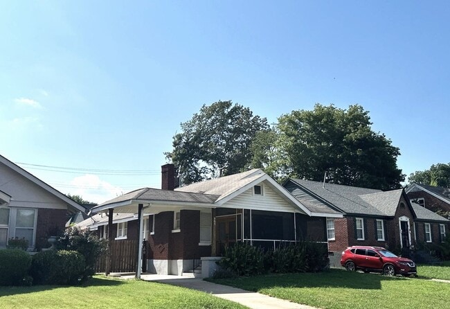 property at 903 N Belvedere Blvd