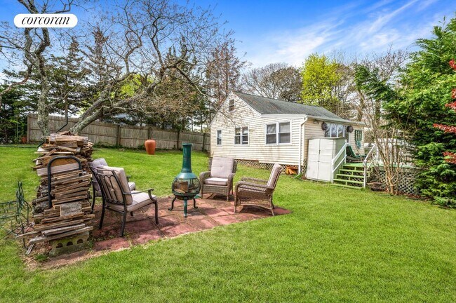 21 Bayberry Rd in Hampton Bays, NY - Building Photo - Building Photo