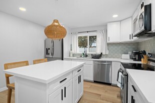 54-100-100 Kamehameha Hwy in Hauula, HI - Building Photo