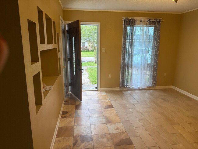 2412 Riverbend Dr in Violet, LA - Building Photo - Building Photo