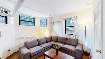 137 Peterborough St, Unit 32 in Boston, MA - Building Photo