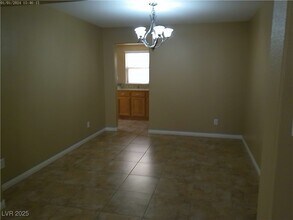 7051 Oakwood Pines Ct in Las Vegas, NV - Building Photo - Building Photo