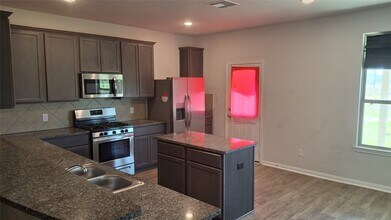 11263 White Rock Rd in Conroe, TX - Building Photo - Building Photo