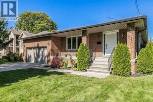 950 Kennedy Dr W in Windsor, ON - Building Photo
