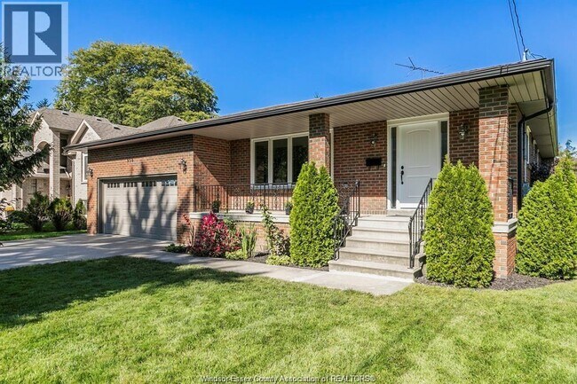 property at 950 Kennedy Dr W