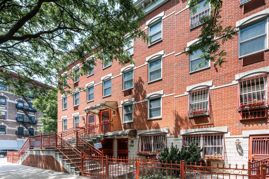 1786 Madison Ave in New York, NY - Building Photo