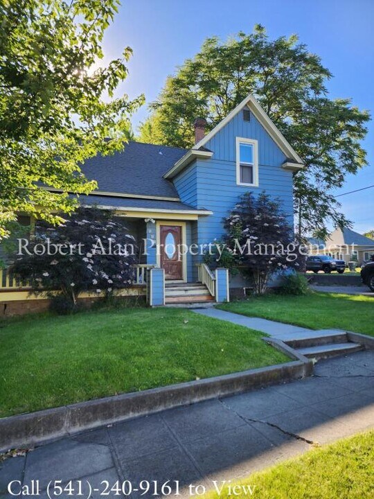 223 NW 7th St in Pendleton, OR - Building Photo