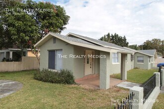 2431 S Brown Ave-Unit -Unit A in Orlando, FL - Foto de edificio - Building Photo