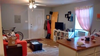 623 Barbe St, Unit Apt 3 in San Antonio, TX - Building Photo - Building Photo