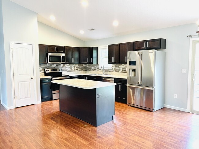 1020 Saint Charles Way in Anderson, SC - Building Photo - Building Photo