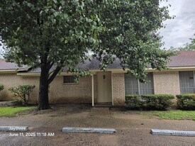 905 N 24th St, Unit L in Corsicana, TX - Building Photo