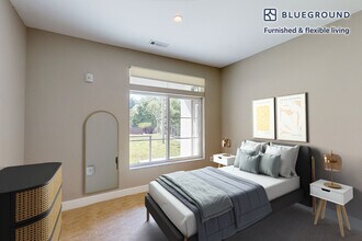 240 E Shore Rd in Great Neck, NY - Building Photo - Building Photo