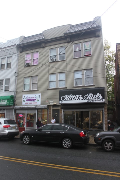 878 Stuyvesant Ave in Irvington, NJ - Building Photo