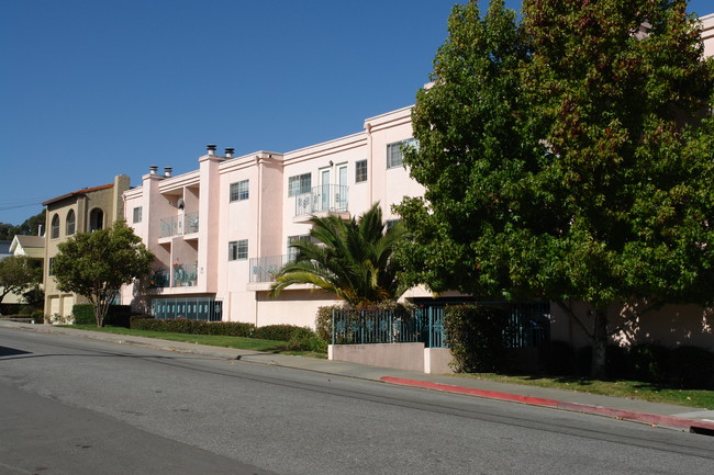 1101 San Anselmo Ave in Millbrae, CA - Foto de edificio - Building Photo