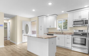 2273 Jeffrey Dr in Norfolk, VA - Building Photo - Building Photo