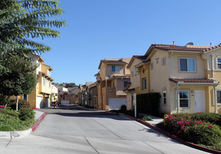 Las Flores Village in San Marcos, CA - Foto de edificio - Building Photo