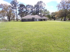 208 Thoroughbred Dr in Lafayette, LA - Building Photo - Building Photo