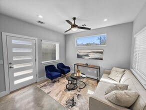 6902 Carver Ave in Austin, TX - Building Photo - Building Photo
