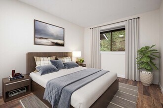 11254 NE 131st Ln in Kirkland, WA - Building Photo - Building Photo