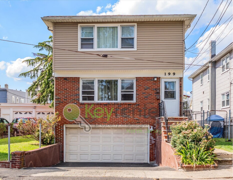 199 Brookside Ave in Irvington, NJ - Building Photo