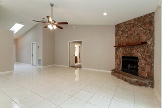 8228 Honeysuckle Ln in Jacksonville, FL - Building Photo - Building Photo