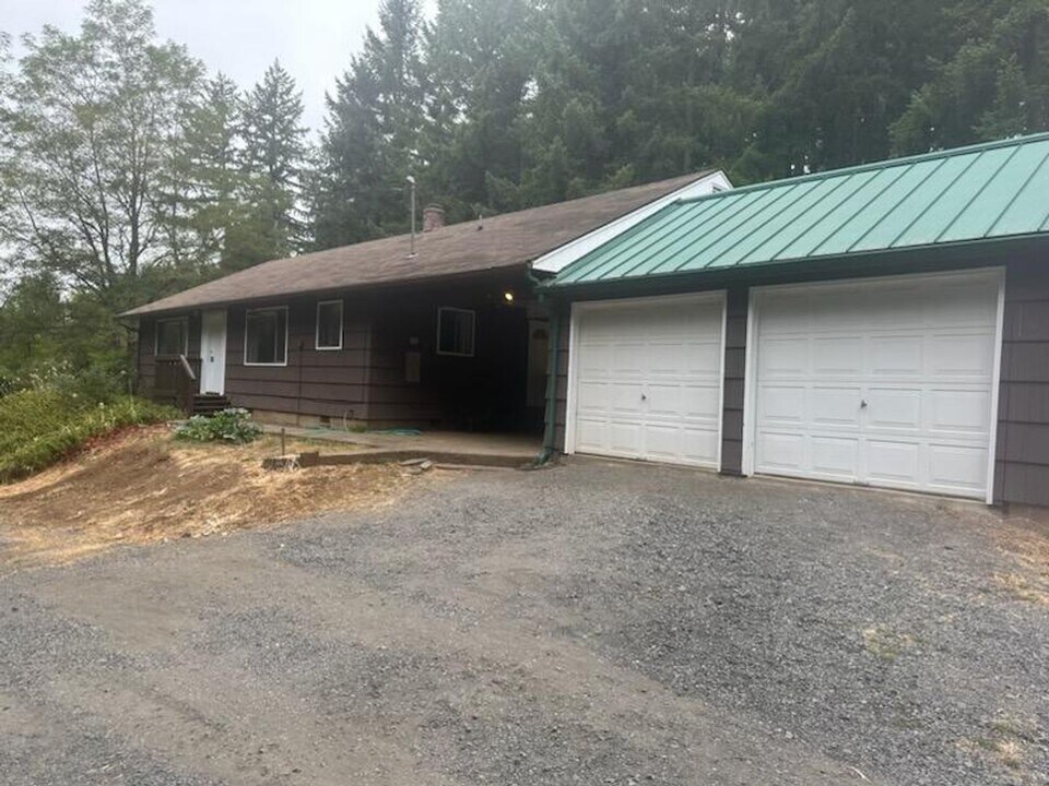 43955 Wiley Creek Rd in Sweet Home, OR - Building Photo