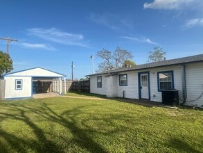 2302 35th Ave N in Texas City, TX - Building Photo - Building Photo