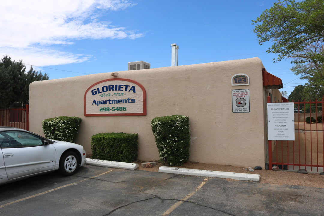 Glorieta in Albuquerque, NM - Foto de edificio