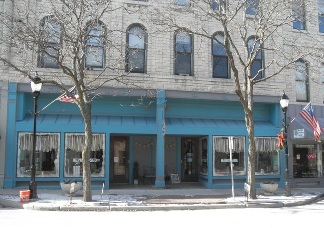 Putney Apartments in Waukesha, WI - Building Photo - Building Photo