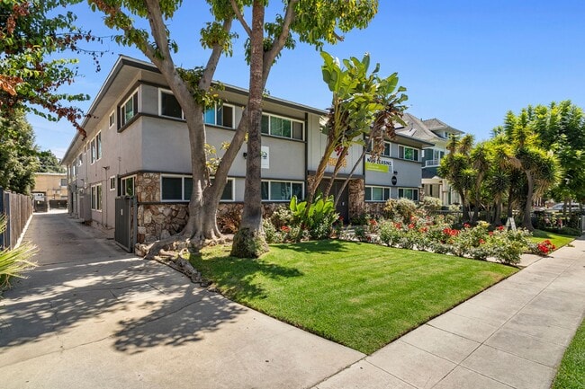 Trojan House in Los Angeles, CA - Building Photo - Building Photo