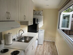 1925 Village Wood Rd in Encinitas, CA - Building Photo - Building Photo