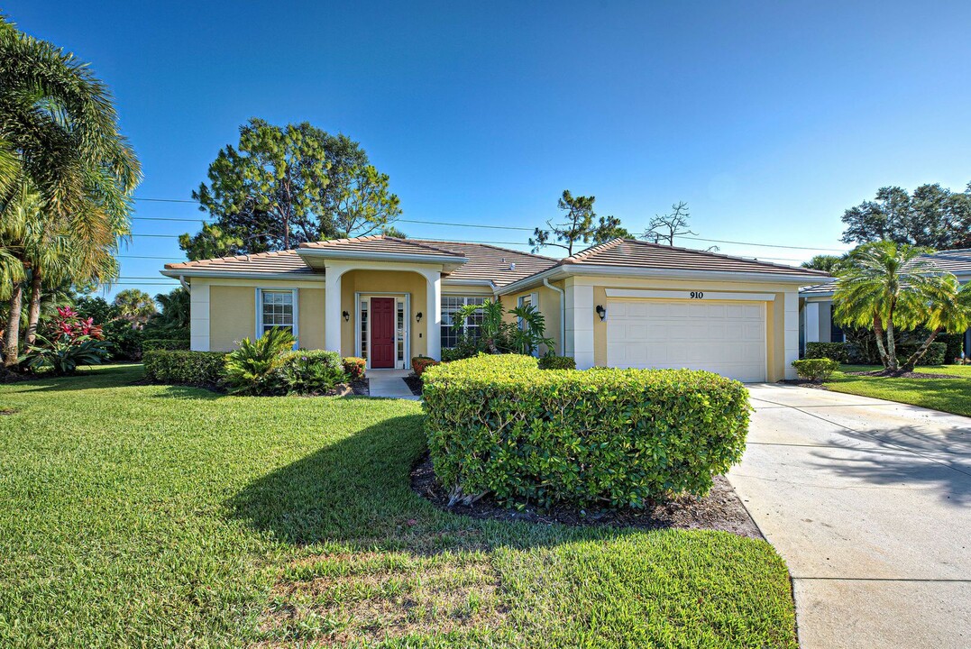 910 Bramley Ct in Venice, FL - Building Photo