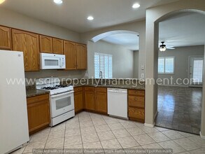 8379 W Mary Ann Dr in Peoria, AZ - Building Photo - Building Photo