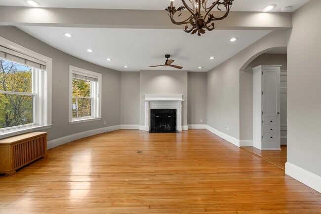 1011 Beacon St in Brookline, MA - Building Photo - Building Photo