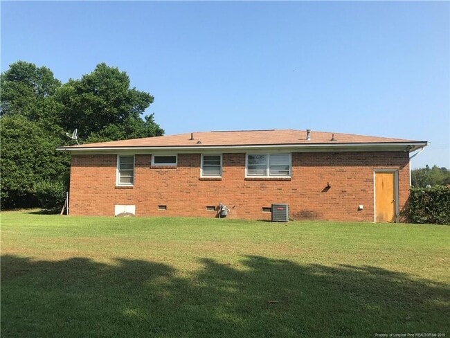 6355 Cliffdale Rd in Fayetteville, NC - Foto de edificio - Building Photo