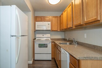 La Loma Terrace in Rancho Cordova, CA - Building Photo - Interior Photo
