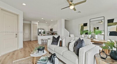 5600 NW Coventry Cir in Port St. Lucie, FL - Building Photo - Building Photo