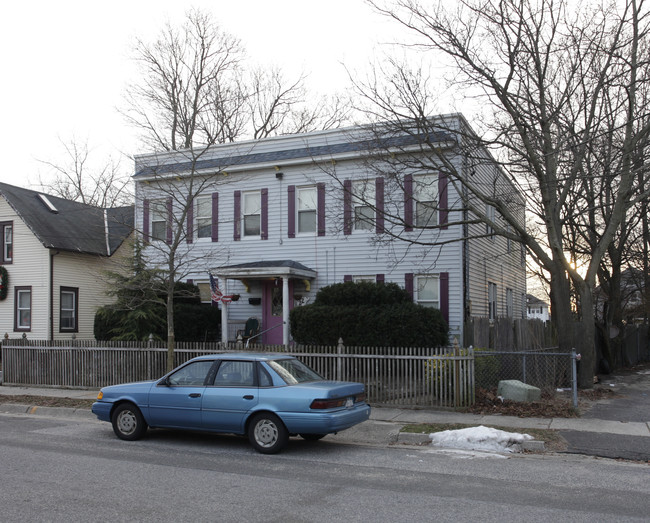 22 2nd Ave in Bay Shore, NY - Foto de edificio - Building Photo