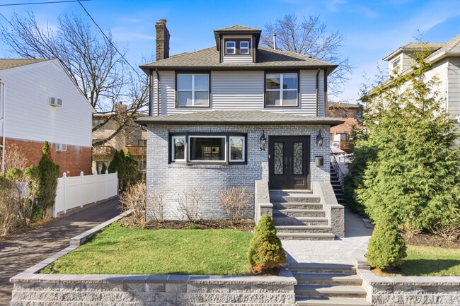 54 Lawton Ave in Cliffside Park, NJ - Foto de edificio - Building Photo