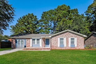 102 Bluebell Ave in Summerville, SC - Building Photo