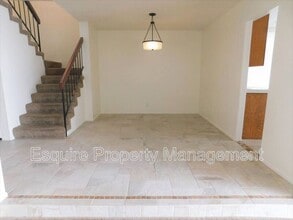 2325 Kingsbridge Ln in Oxnard, CA - Building Photo - Building Photo