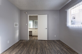 Lido Apartments in Los Angeles, CA - Foto de edificio - Interior Photo