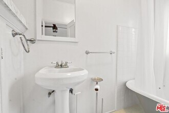 1388 1/2 Edgecliffe Dr in Los Angeles, CA - Foto de edificio - Building Photo