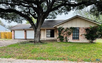 106 Sagemont Ave in Victoria, TX - Building Photo