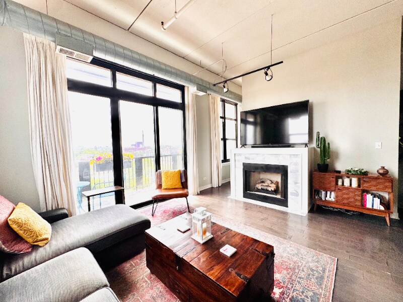 811 W 15th Pl in Chicago, IL - Building Photo