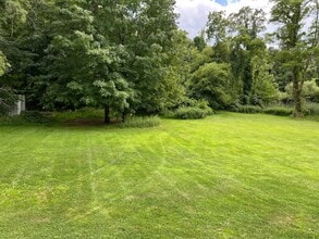 121 E Hook Cross Rd in Hopewell Junction, NY - Building Photo - Building Photo